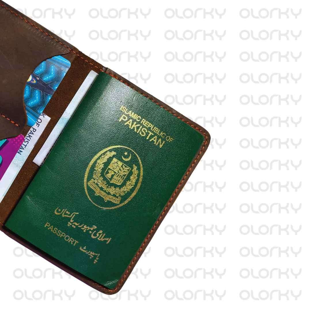 The Travelogue - Rusty Brown | Leather Passport Cover